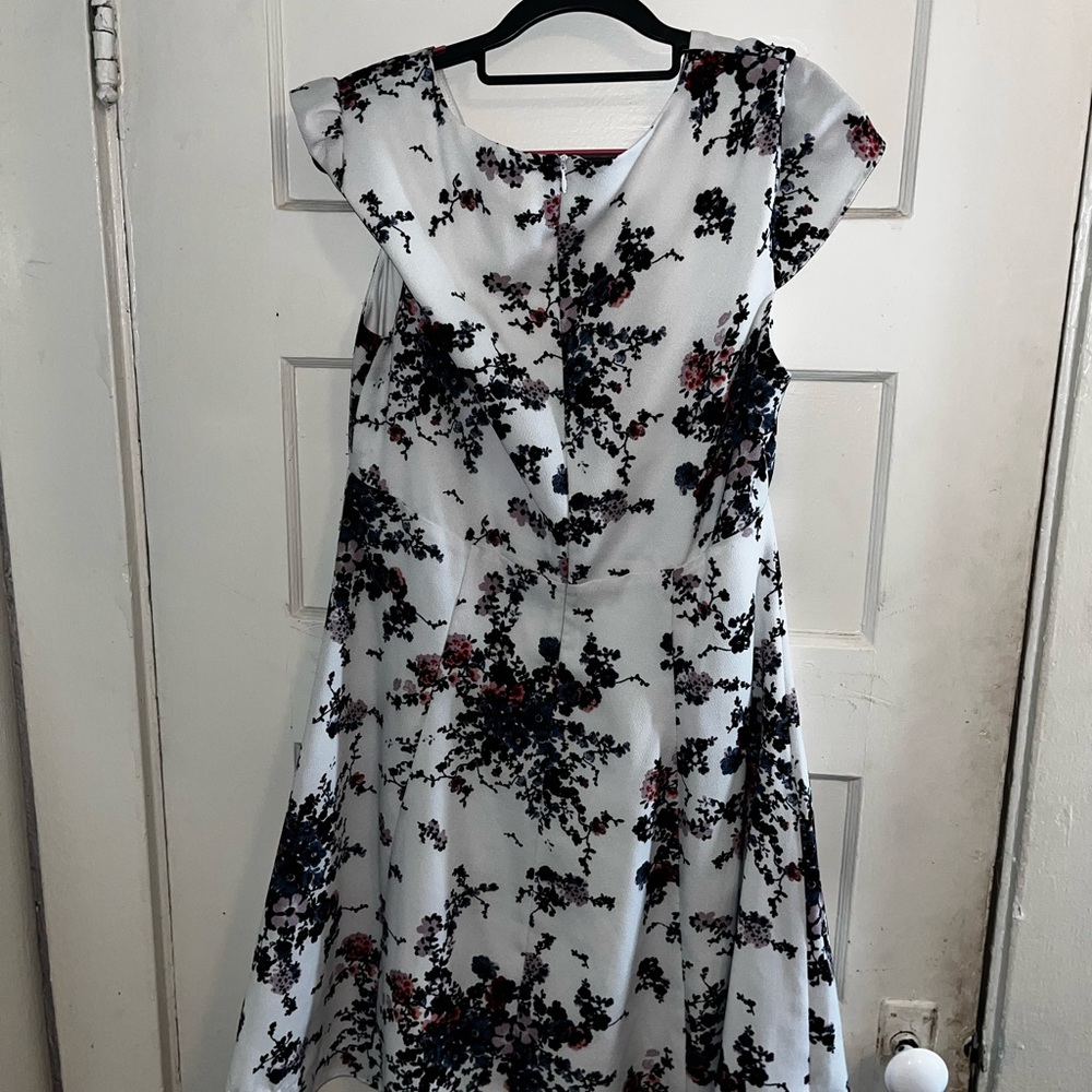 🍀Betsey Johnson Floral Dress - Picture 2 of 3